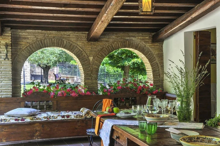 Dining 15 of 15