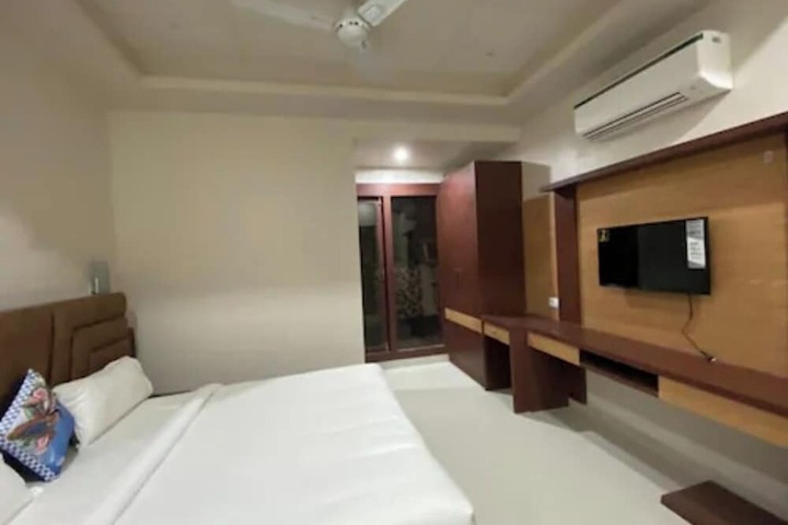 Room 3 of 11