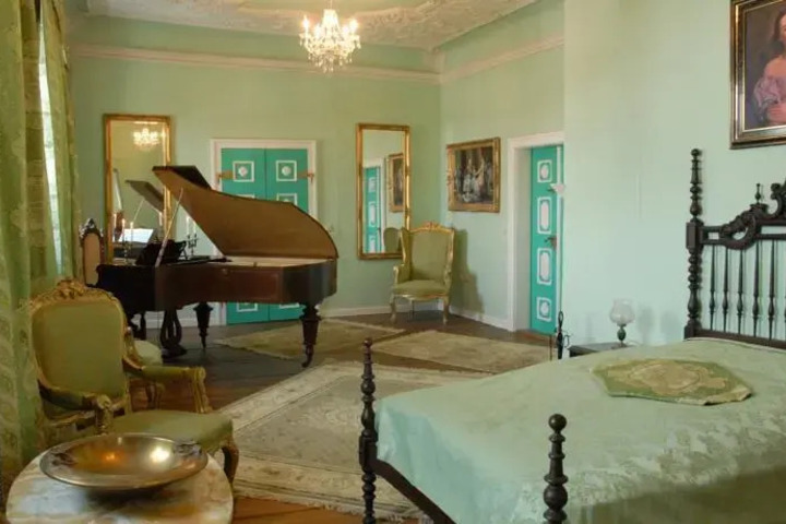 Room 3 of 9