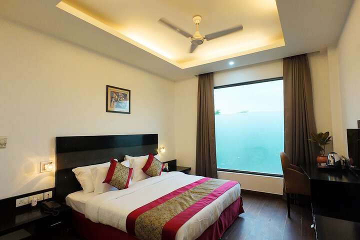 Room 13 of 20