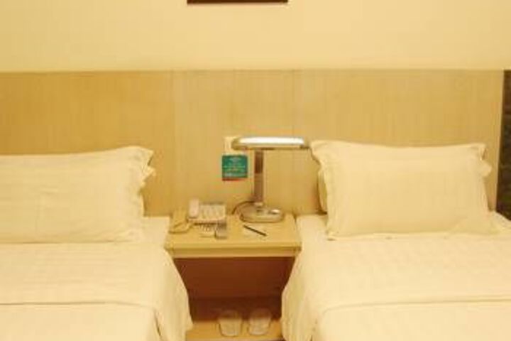 Room 9 of 31