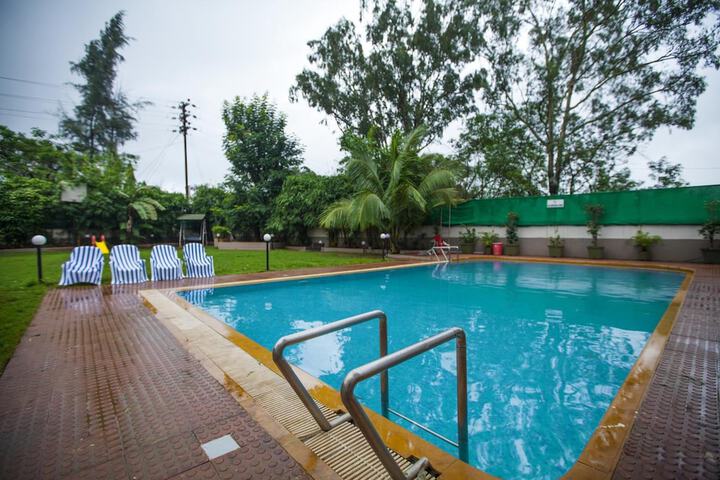 Pool Hotel