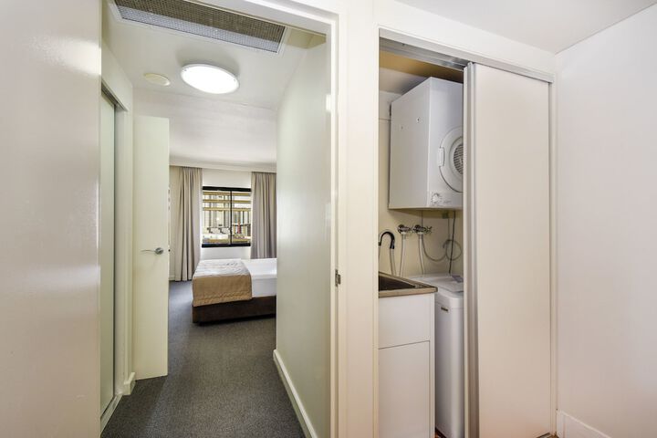 Room 2 of 73