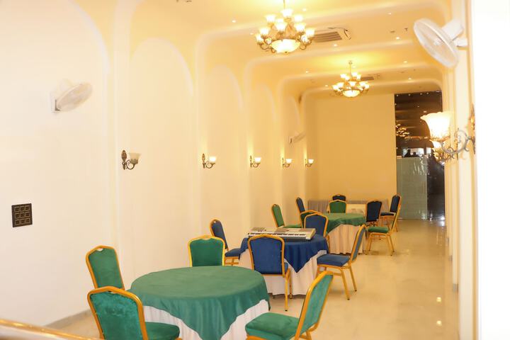 Dining 11 of 16