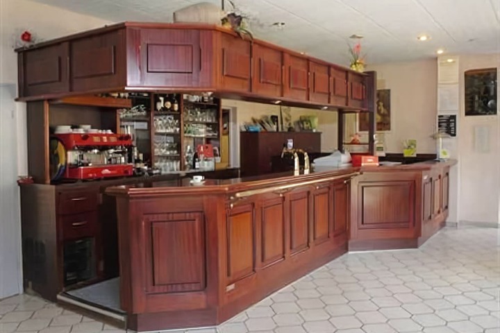 Lounge 43 of 51