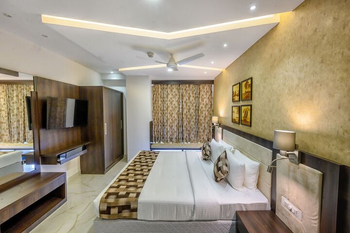 Room 9 of 19