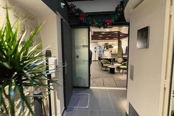Entrance & Lobby