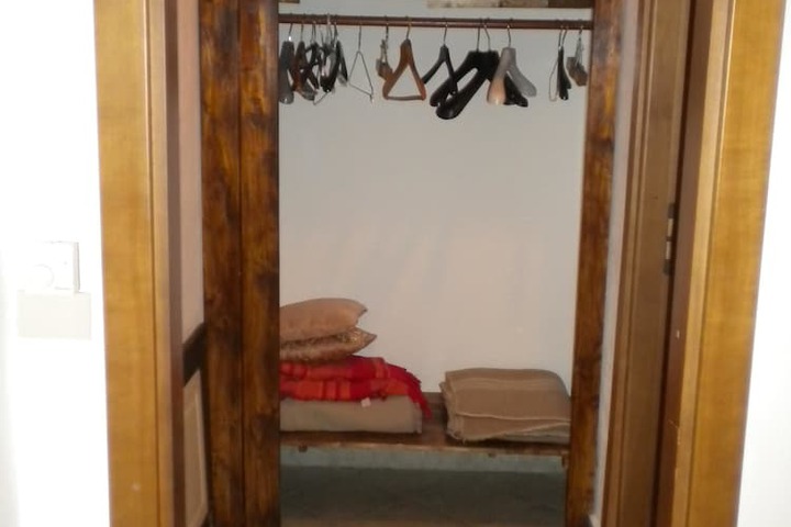 Room 4 of 33
