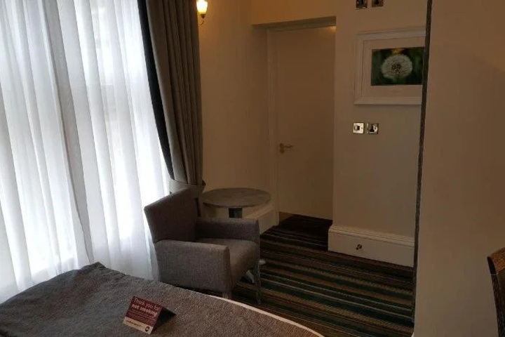 Room 4 of 19