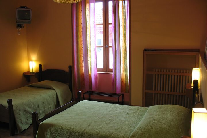 Room 3 of 28