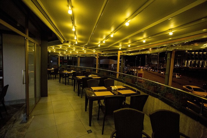 Lounge 90 of 104