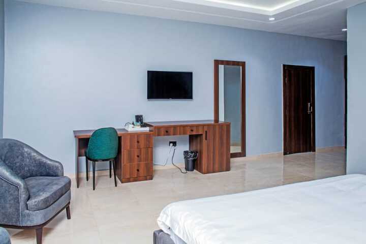 Room 14 of 30