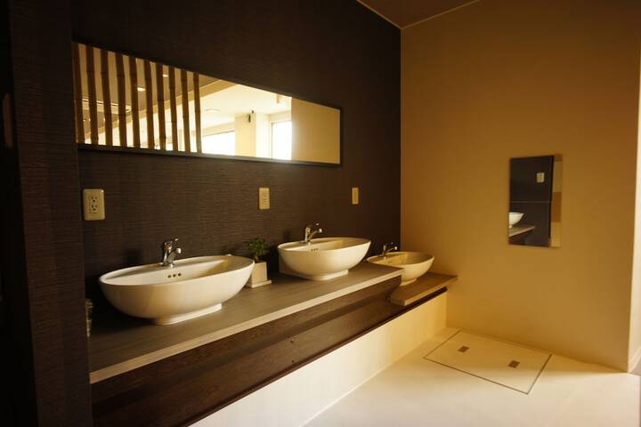 Room 30 of 49