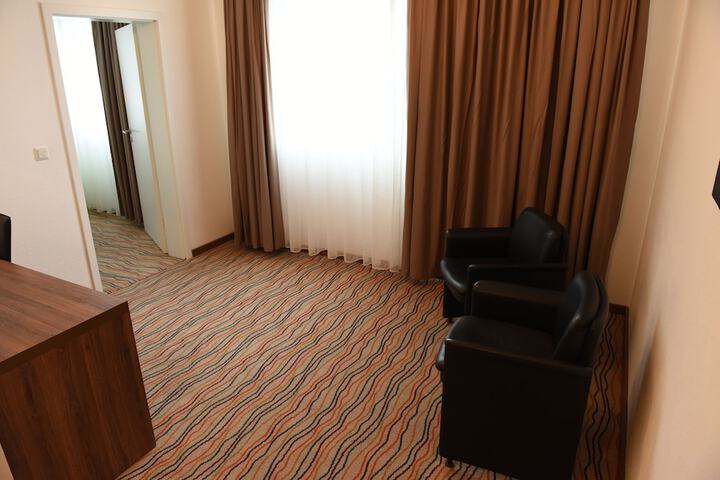Room 12 of 19