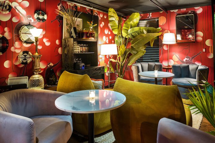 Lounge 54 of 62