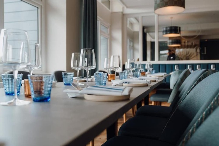 Dining 8 of 22