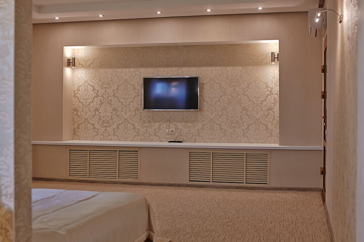 Room 10 of 90