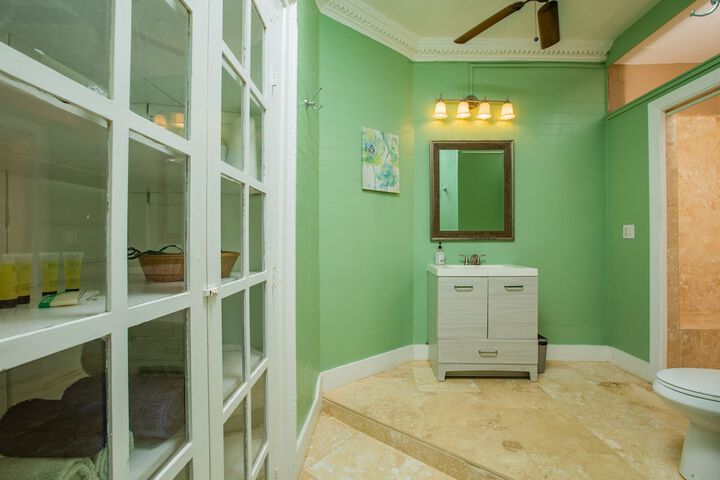 Room 105 of 171