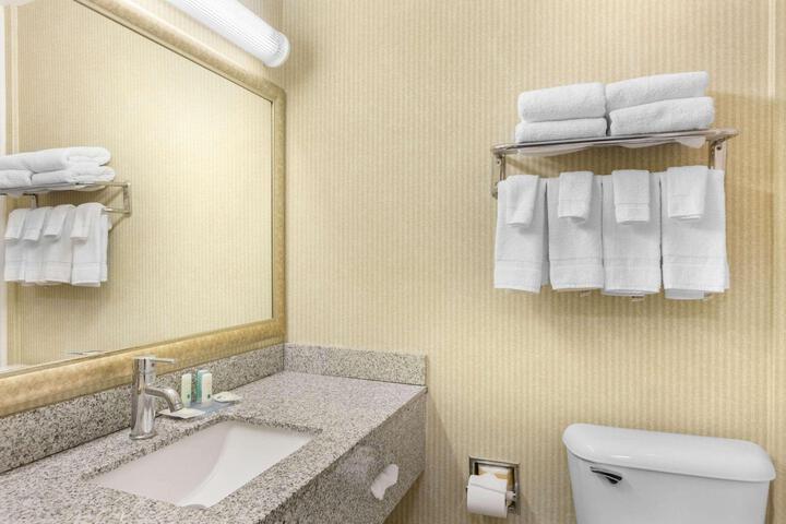 2 Queen Beds (3 of 25)