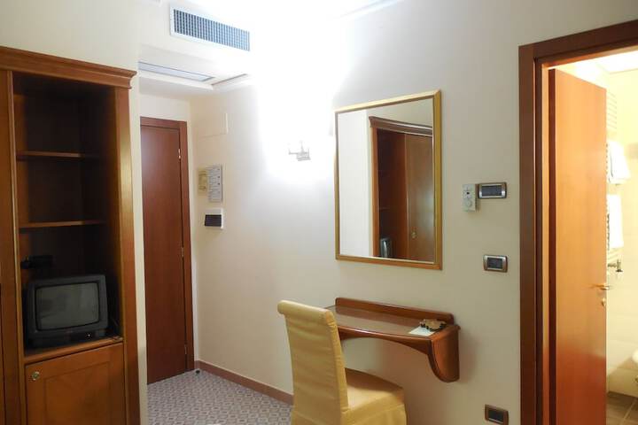 Room 7 of 32