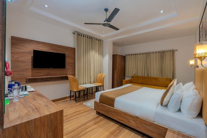 Room 4 of 35