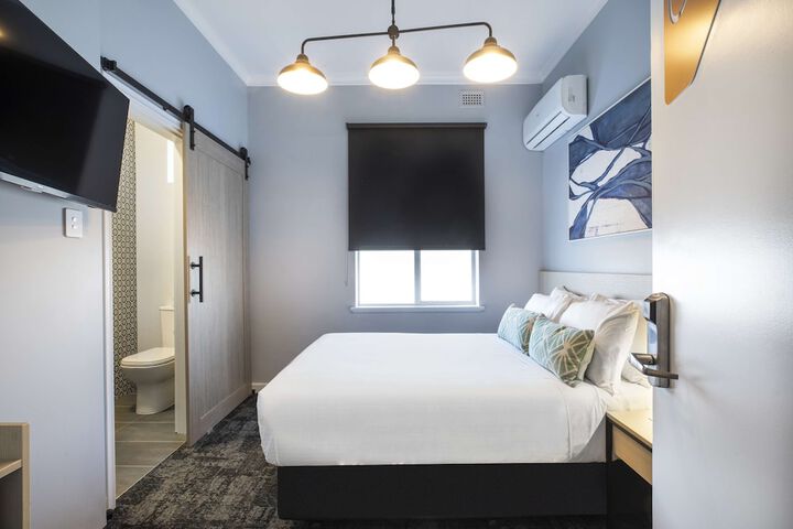 Room 21 of 90