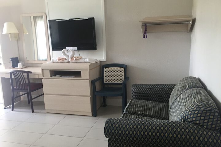 Room 12 of 32