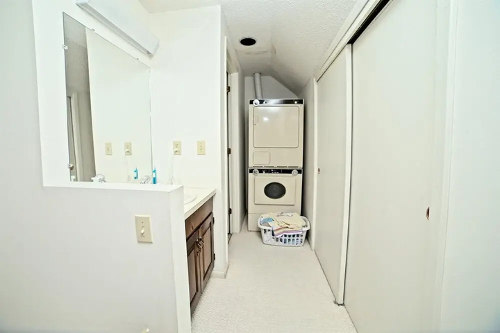 Room 7 of 8