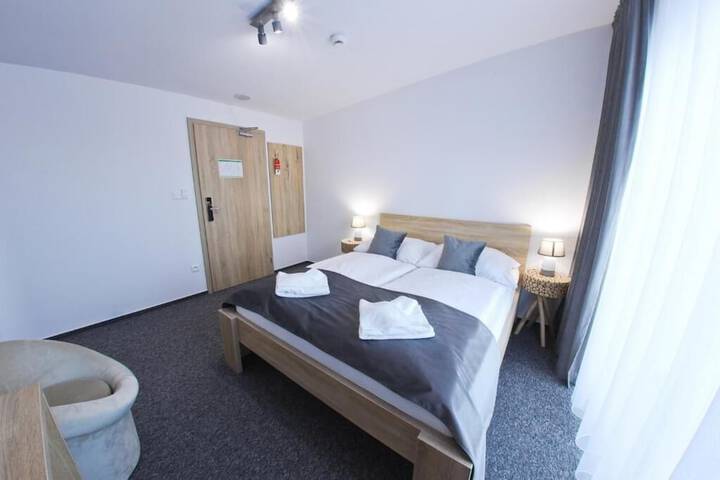 Room 8 of 27