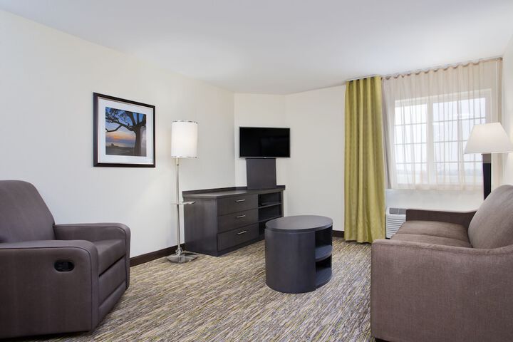 Studio Suite Queen Bed (7 of 20)