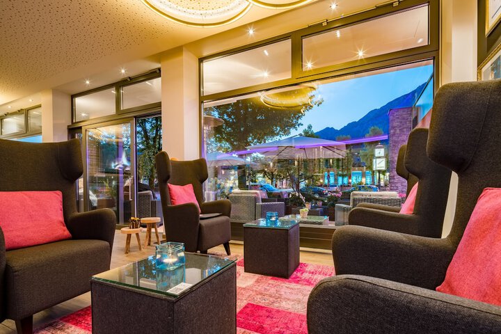 Entrance & Lobby