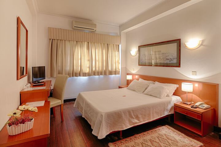 Room 6 of 45