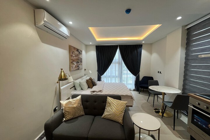 Room 18 of 34