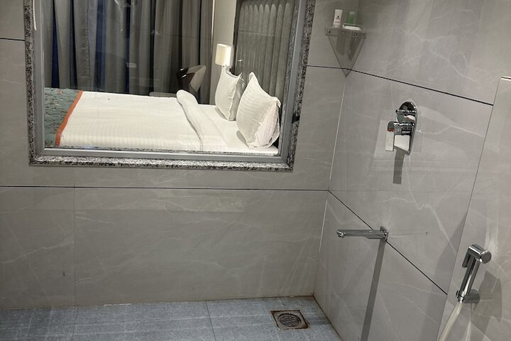 Room 11 of 13