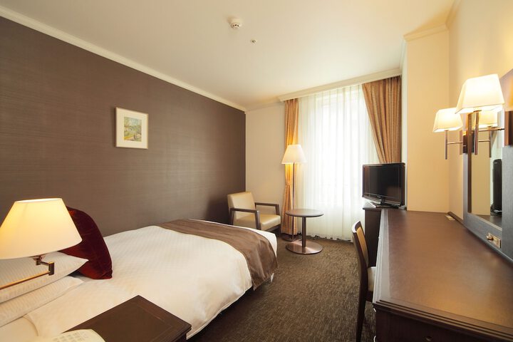 Room 26 of 204