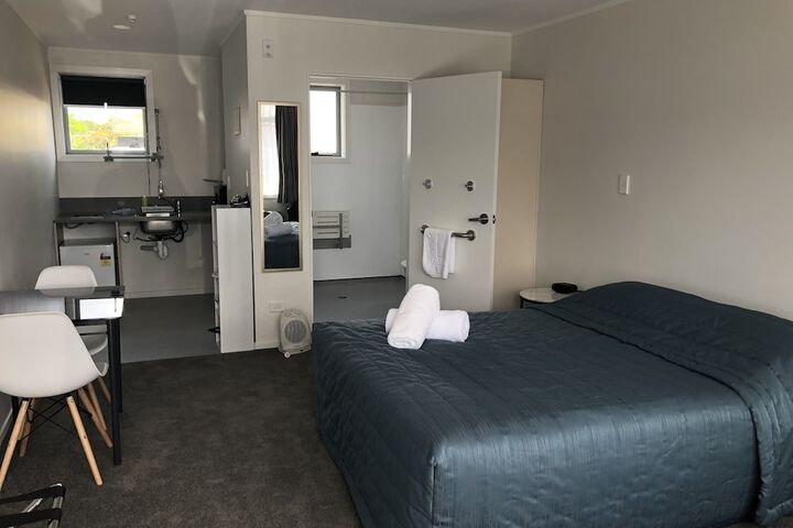 Room 2 of 34
