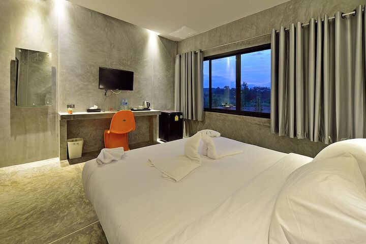 Room 2 of 16