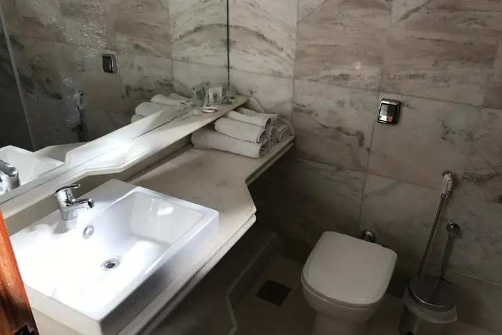 Room 6 of 20