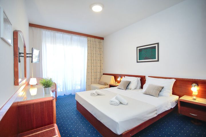 Room 9 of 49
