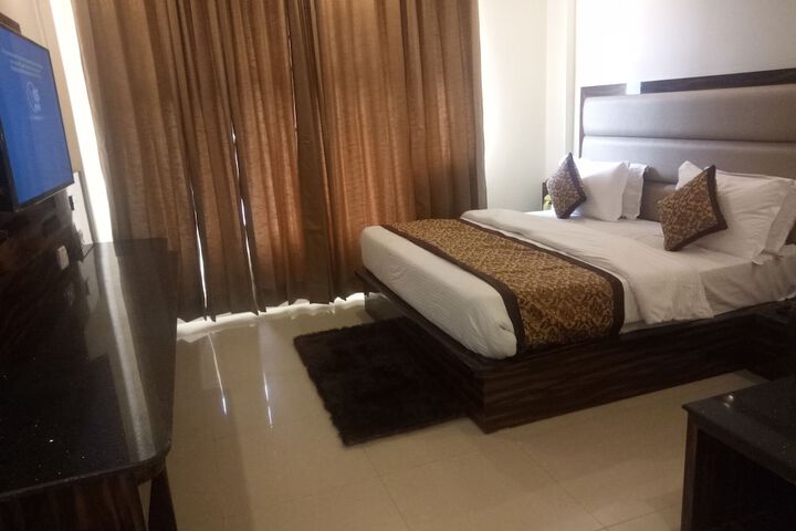 Room 33 of 61