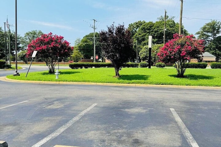 Photo of EXECUTIVE INN