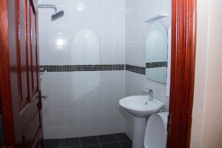 Room 7 of 13