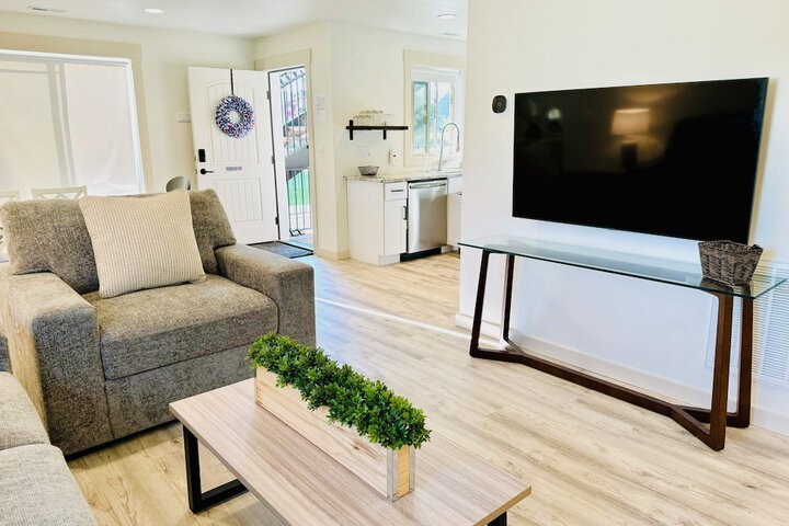 Lounge 264 of 426