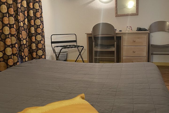 Room 6 of 39