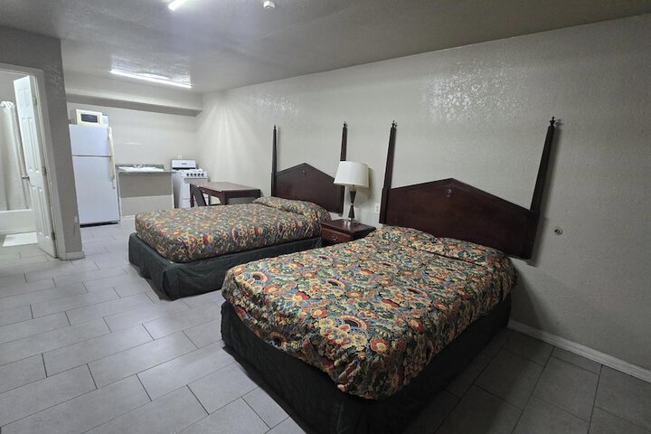 Room 5 of 12