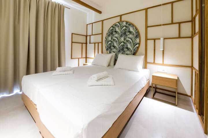 Room 3 of 89