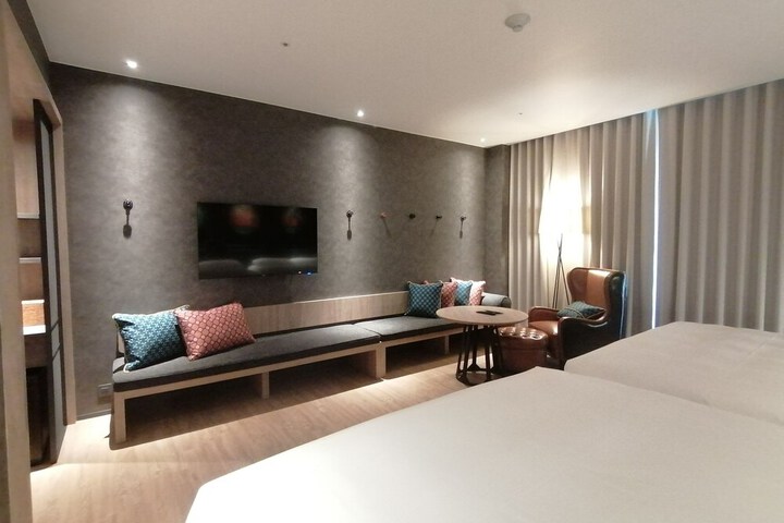 Room 7 of 44