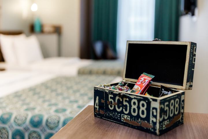 Room 27 of 108