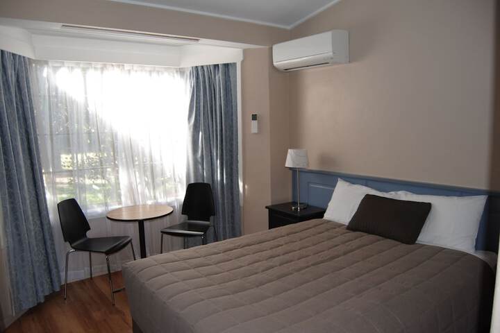 Room 8 of 40