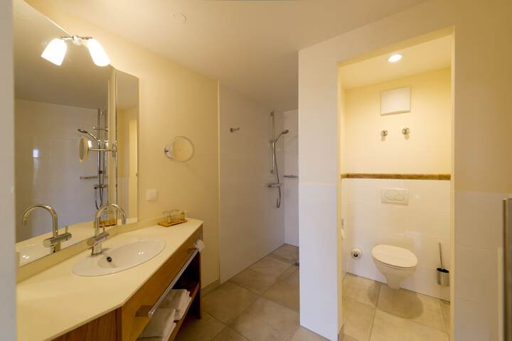 Room 8 of 34